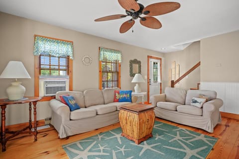 Shady Side - Water access, screened porch! House in Chincoteague Island