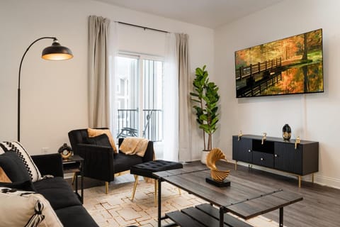 Sunrise Glow Spacious 2BR 2BA 2 King Beds Gym WFH Apartment in Indiana