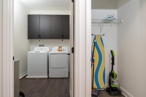 Sunrise Glow Spacious 2BR 2BA 2 King Beds Gym WFH Apartment in Indiana