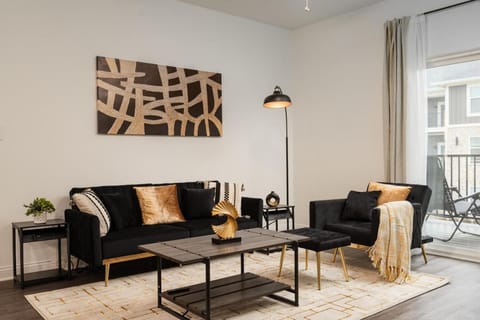 Sunrise Glow Spacious 2BR 2BA 2 King Beds Gym WFH Apartment in Indiana