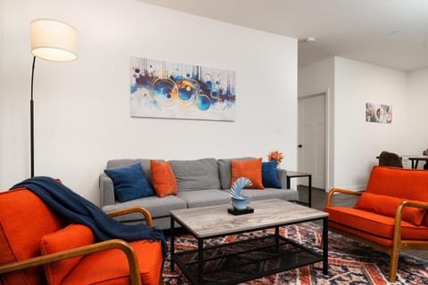 Decadent Haven Spacious 2BR 2BA 2 King Beds WFH GYM Apartment in Indiana