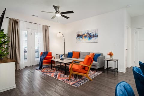 Decadent Haven Spacious 2BR 2BA 2 King Beds WFH GYM Apartment in Indiana