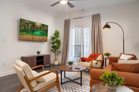 Sunrise Glow Spacious 2BR 2BA 2 King Beds Gym WFH Apartment in Indiana