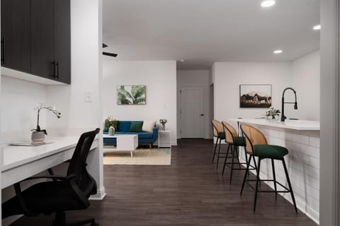 Verdant Retreat 2BR 2BA Spacious 2 KingBeds GymWFH Apartment in Indiana