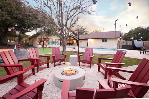 Sleeps 16 Private Pool Sport Court Hot Tub Arcade House in San Antonio