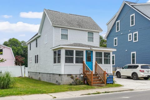 Shreiner's Tradition - In Town, Pet friendly! House in Chincoteague Island