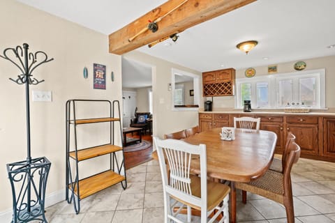 Shreiner's Tradition - In Town, Pet friendly! House in Chincoteague Island