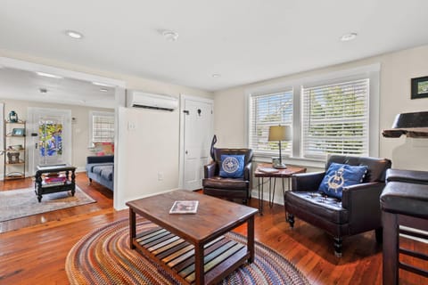 Shreiner's Tradition - In Town, Pet friendly! House in Chincoteague Island