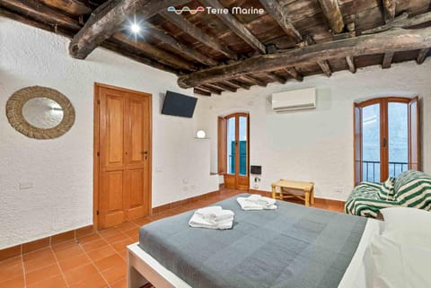 Sunflower, Terre Marine Apartment in Riomaggiore