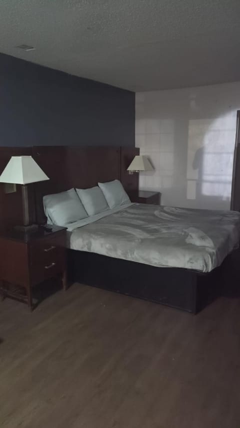 Queen Bed Hotel Suite 244 Apartment in Jackson