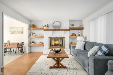 Star of the Sea - Renovated home located in town & pet friendly! House in Chincoteague Island