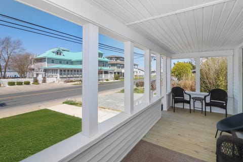 Stella del Mare - Charming home with relaxing porch! House in Chincoteague Island