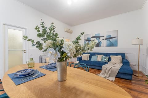 Bed, Living room, Dining area