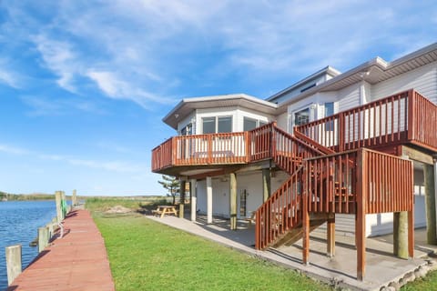Sun Rayes - Pet friendly, waterfront with boat dock! House in Chincoteague Island