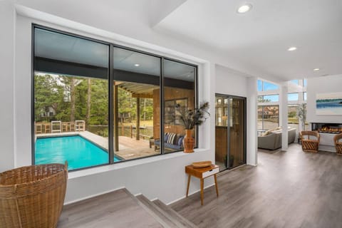 Sunrise Shore - Waterfront with private pool & hot tub! House in Chincoteague Island