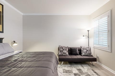 1BR Home with Shared Pool and Hot Tub, Private Laundry Apartment in Menifee