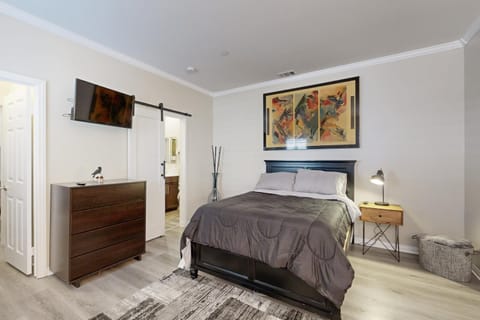 1BR Home with Shared Pool and Hot Tub, Private Laundry Apartment in Menifee