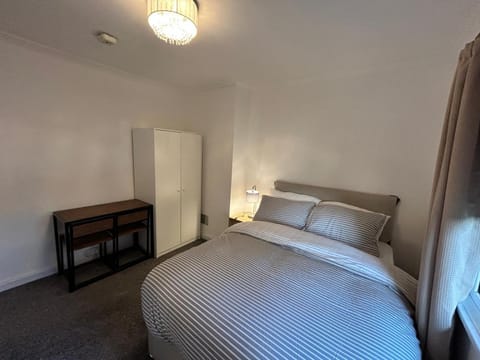 Bed, Photo of the whole room, Bedroom, wardrobe