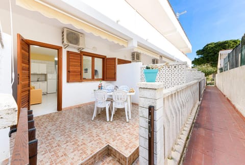 Property building, Balcony/Terrace, Balcony/Terrace