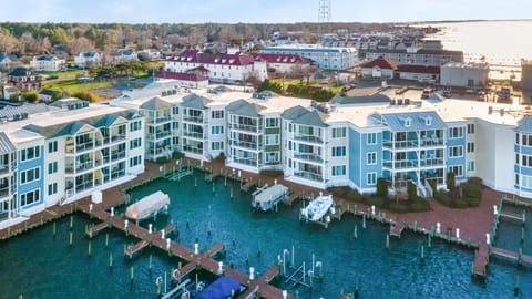 Sunset Bay Villa 221 - Waterfront, Pool, Gym! House in Chincoteague Island