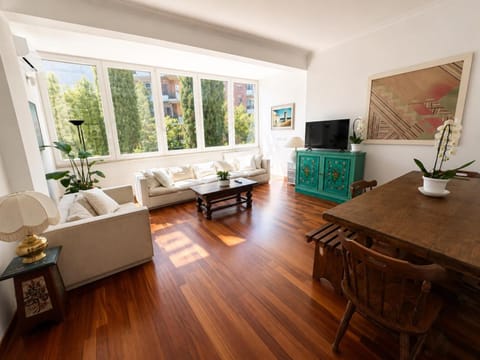 TV and multimedia, Living room, Dining area