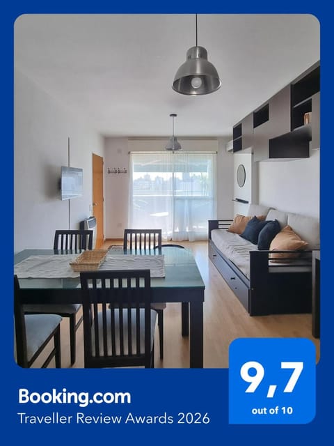 Bed, Living room, Seating area, Dining area