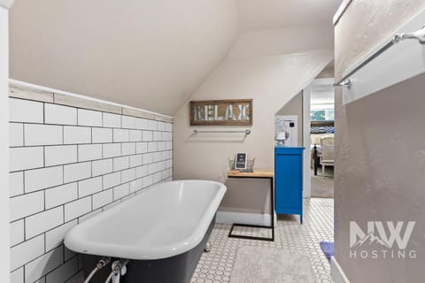 Cozy Farmhouse w Treehouse Fire Pit 1 Mile to Beach Close to Skiing Adventures 1226 House in Coeur dAlene