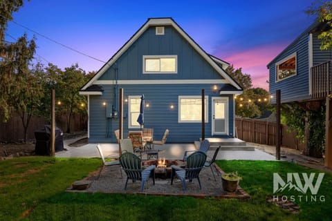 Cozy Farmhouse w Treehouse Fire Pit 1 Mile to Beach Close to Skiing Adventures 1226 House in Coeur dAlene