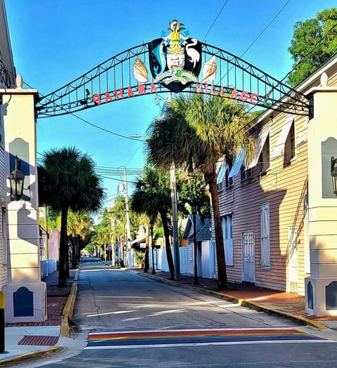 Neighbourhood, Street view