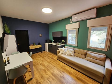 TV and multimedia, Kitchen or kitchenette, Living room, Seating area