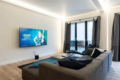 Large Modern Loft in Central Location Apartment in Kirkland