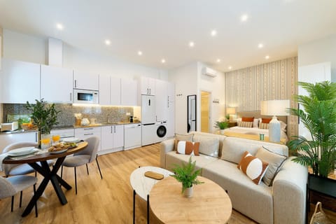 Kitchen or kitchenette, Living room, Dining area, dishwasher, oven, stove, toaster