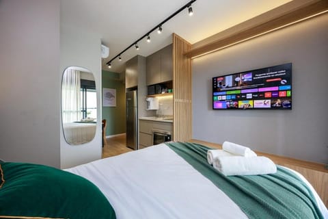 Bed, TV and multimedia, Kitchen or kitchenette, Photo of the whole room, Bedroom, towels, towels