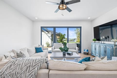 Waterfront Paradise Palms  House in Indian Rocks Beach