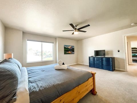 Trailside Getaway - mins to Ft Carson & Airport House in Fort Carson