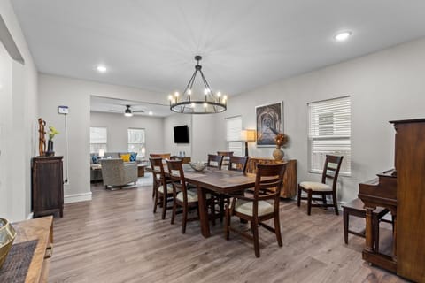 3323 Uptown Elegant Escape House in Saint Louis