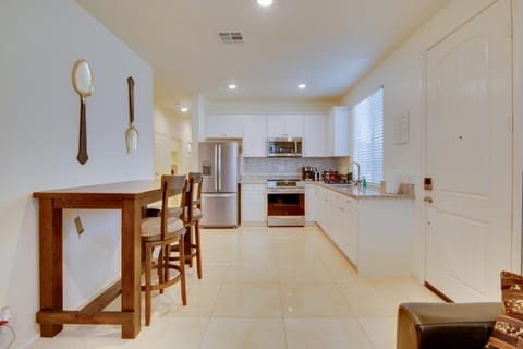 1 Mi to Heritage Lake Park Duplex with Patio! Apartment in Menifee