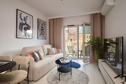 Communal lounge/ TV room, TV and multimedia, Living room, Seating area, Evening entertainment