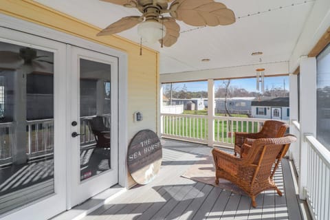 The Sea Horse - Pet friendly with fenced yard! House in Chincoteague Island