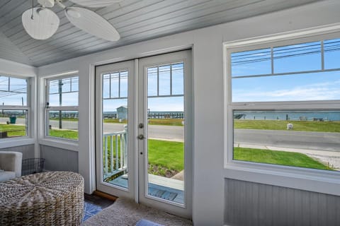 Touch of Grey- Waterfront, Pet Friendly House in Chincoteague Island