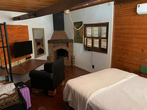 Bedroom, fireplace