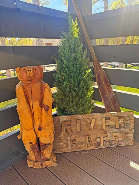 Little Dolly (In The Pines at KY Lake) 105 Pine Grove Lane, Dover, TN 37058 House in Lake Barkley