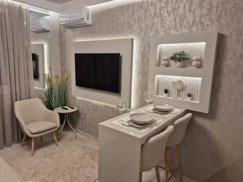 TV and multimedia, Seating area, Dining area, air conditioner