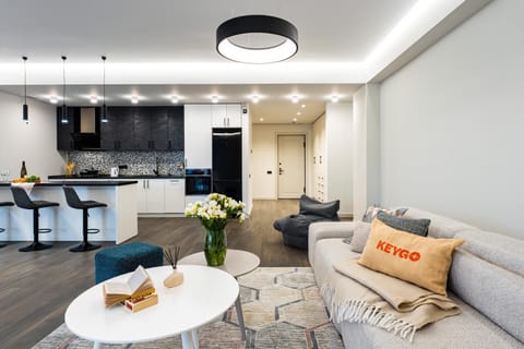 TV and multimedia, Kitchen or kitchenette, Living room, Seating area, Dining area, oven