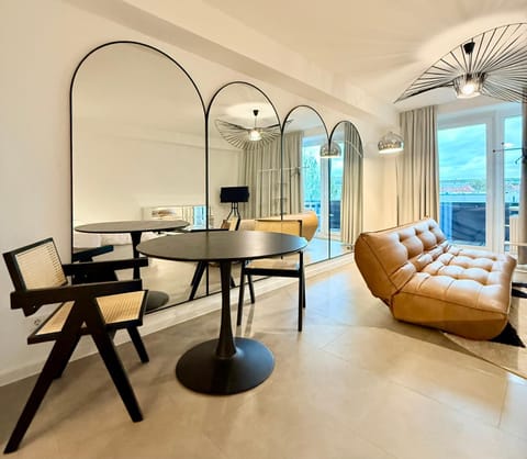 Photo of the whole room, Seating area, Dining area