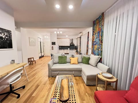 TV and multimedia, Kitchen or kitchenette, Living room, Seating area, air conditioner