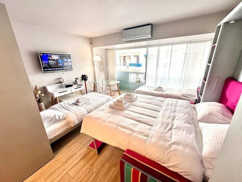 Bed, TV and multimedia, Photo of the whole room, towels, air conditioner
