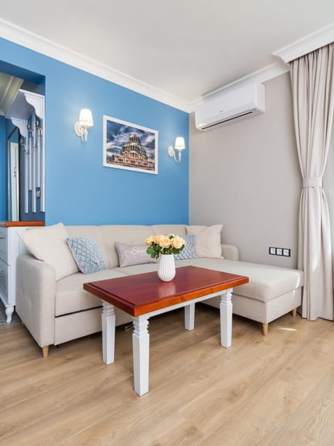 Living room, Seating area, air conditioner