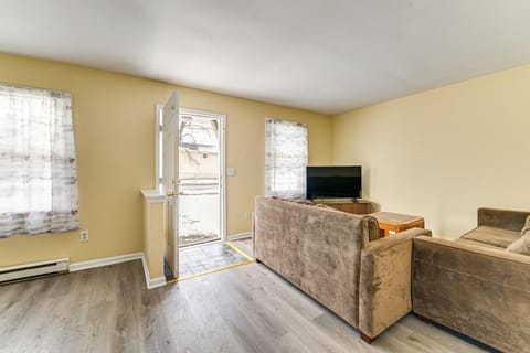 Near Hospitals Home with Yard in Albany! House in Albany