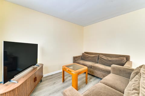 Near Hospitals Home with Yard in Albany! House in Albany